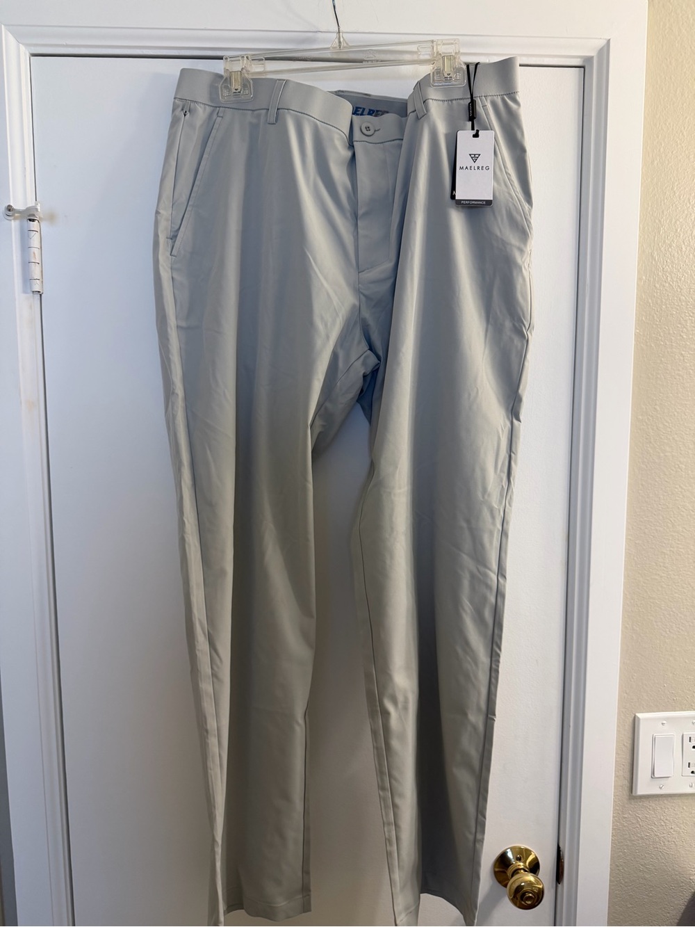 Maelreg Light Gray Men’s Dress Pants